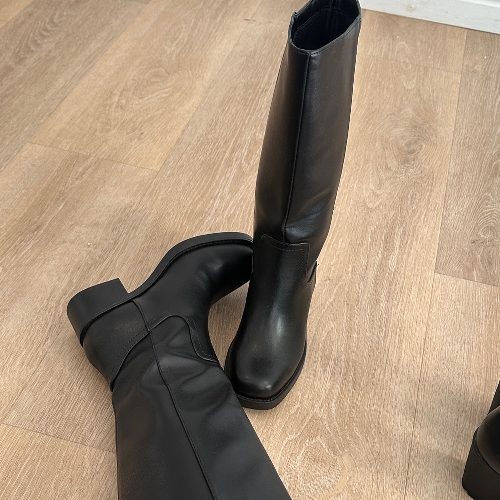 Elegant Black Knee-High Women's Boots